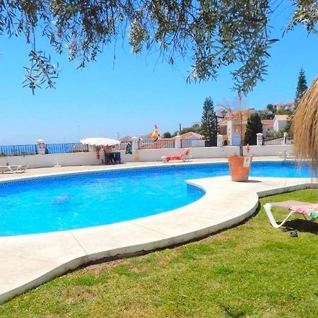 Beautiful 3 Bedroom Townhouse In Urb. Tropicana, Nerja Buitenkant foto