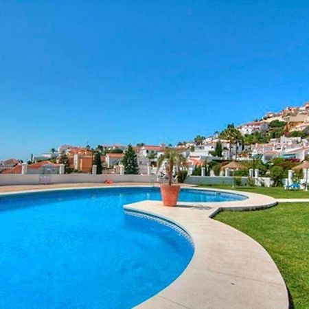 Beautiful 3 Bedroom Townhouse In Urb. Tropicana, Nerja Buitenkant foto