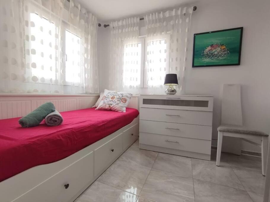 Beautiful 3 Bedroom Townhouse In Urb. Tropicana, Nerja Buitenkant foto