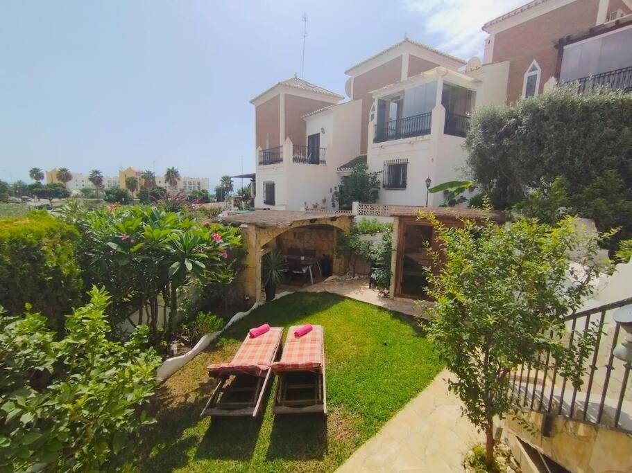 Beautiful 3 Bedroom Townhouse In Urb. Tropicana, Nerja Buitenkant foto