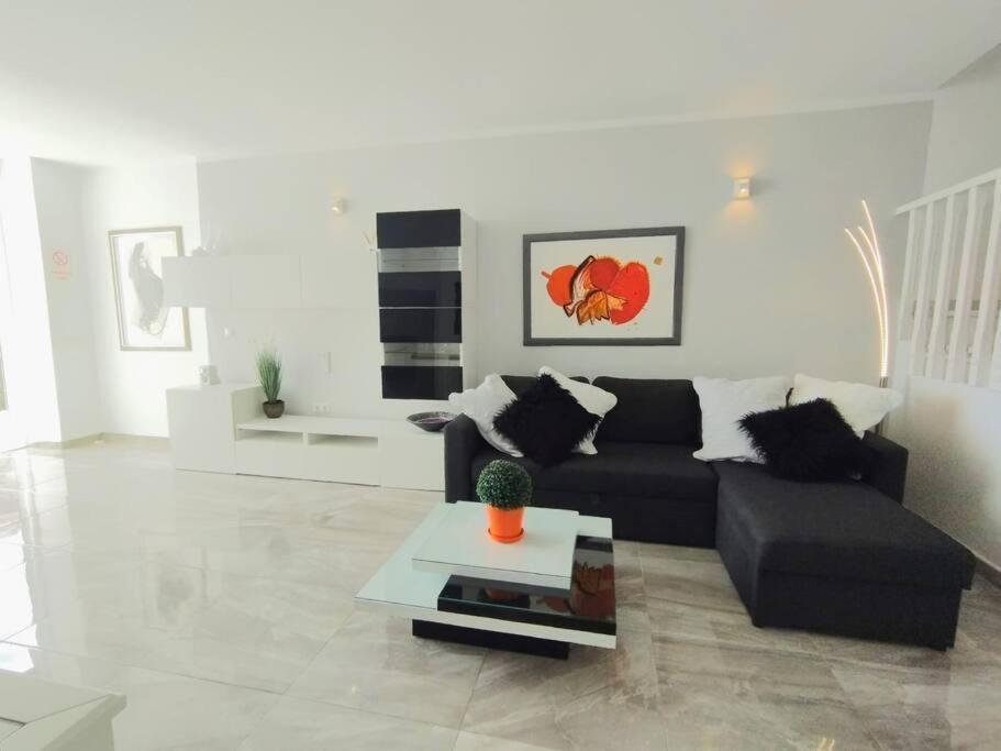 Beautiful 3 Bedroom Townhouse In Urb. Tropicana, Nerja Buitenkant foto